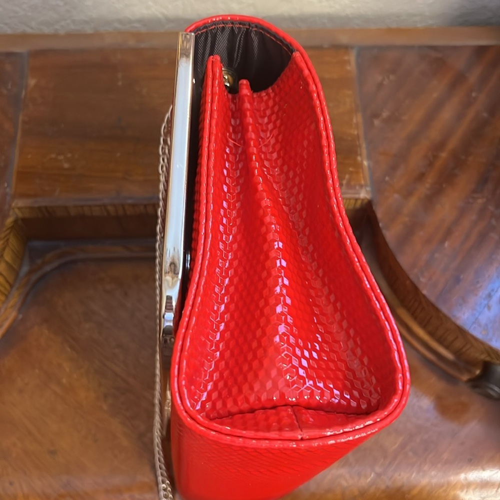 🔥Red and Gold/Silver Clutch with Chain Strap and Queen Crown Emblem BNWOT - Picture 5 of 7